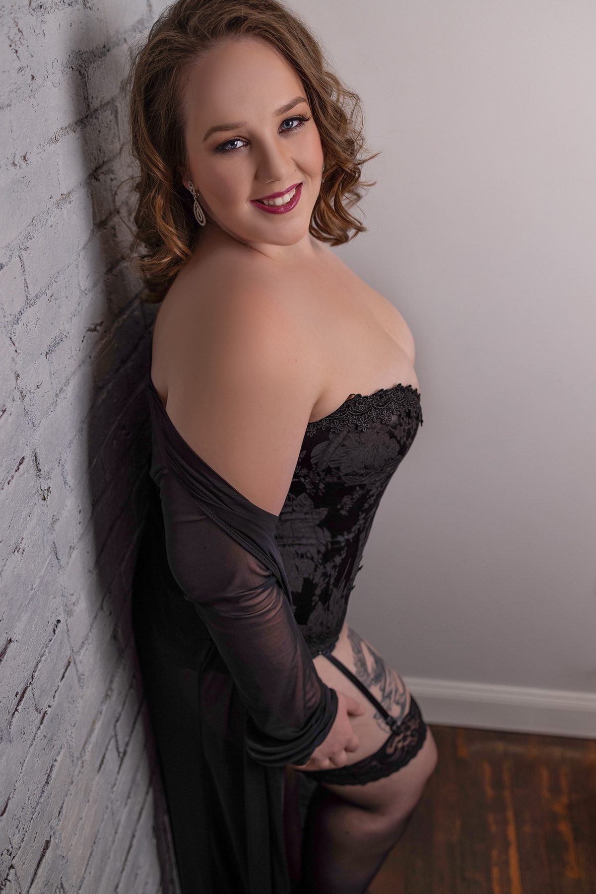 Woman wearing a corset for her luxury boudoir sessions near Harrisburg PA with Shannon Hemauer Photography.